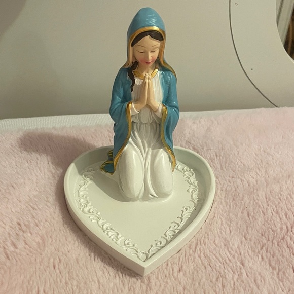 Other - Blessed Mother Blue and White Figurine on Heart Tray Rosary Holder